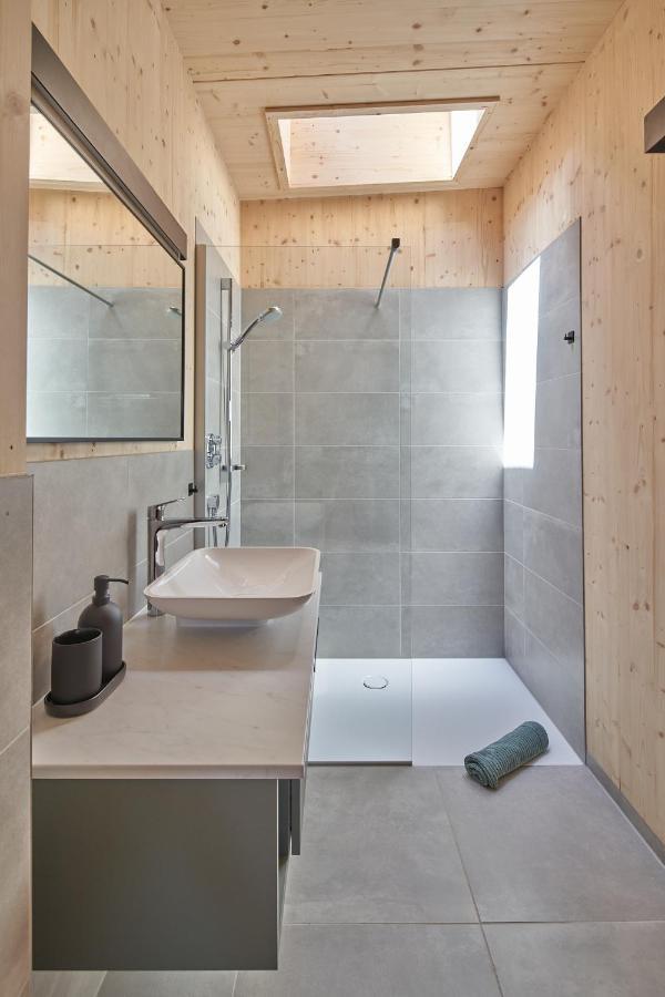 Black Forest Lodges - Gehobene Ferienwohnungen Mit Privatsaunas Tulfes Exterior photo